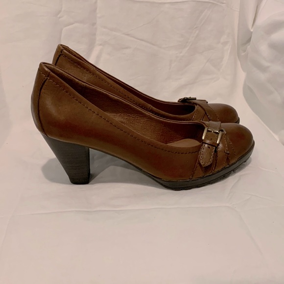 COPY - NWOT Aldo caramel brown leather pumps with stacked heels and toe buckles. - Picture 2 of 8